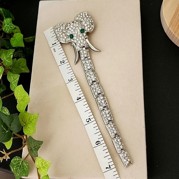 Vintage Silver Elephant Brooch Pin with Articulated Trunk - Picture 7 of 7